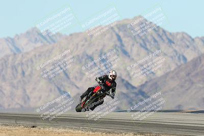 media/Dec-01-2025-Moto Forza (Mon) [[2daa91e15f]]/3-Beginner Group/Session 4 Turn 9/